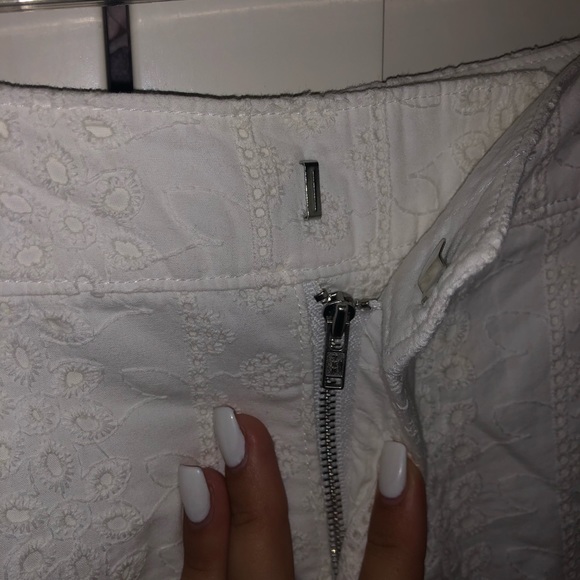White Socialite Shorts size XS - Picture 2 of 5